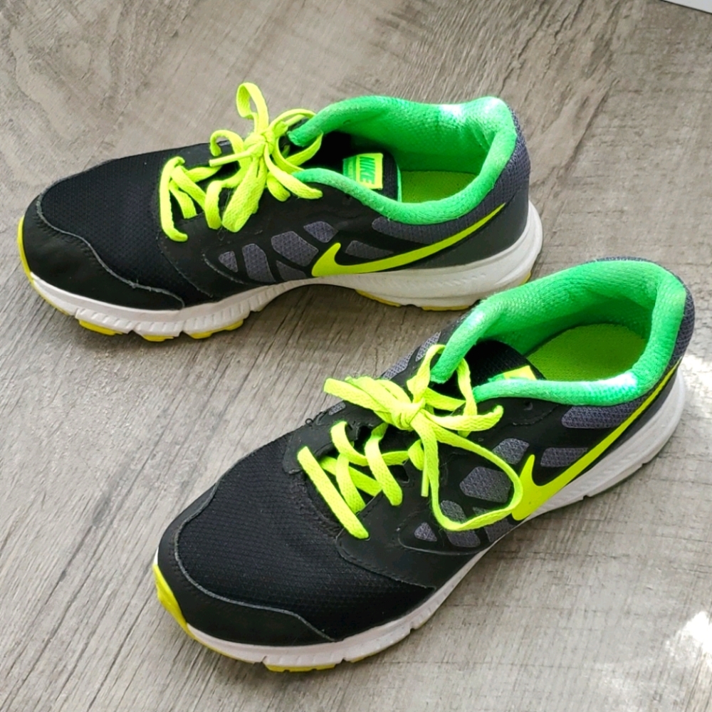 Nike Downshifter 6Y running shoes